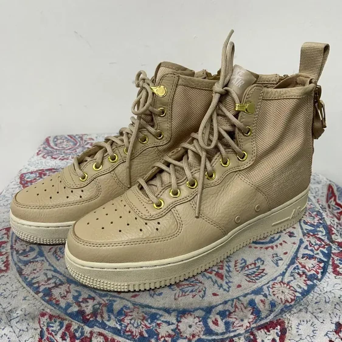 나이키 SF 에어포스 1 미드 머쉬룸 스니커즈 250 E01698 상품이미지1