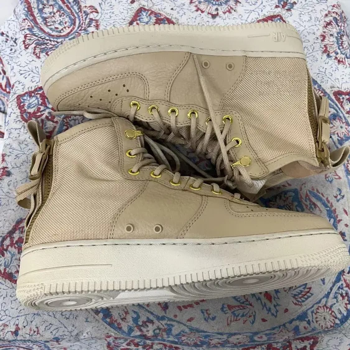 나이키 SF 에어포스 1 미드 머쉬룸 스니커즈 250 E01698 상품이미지3