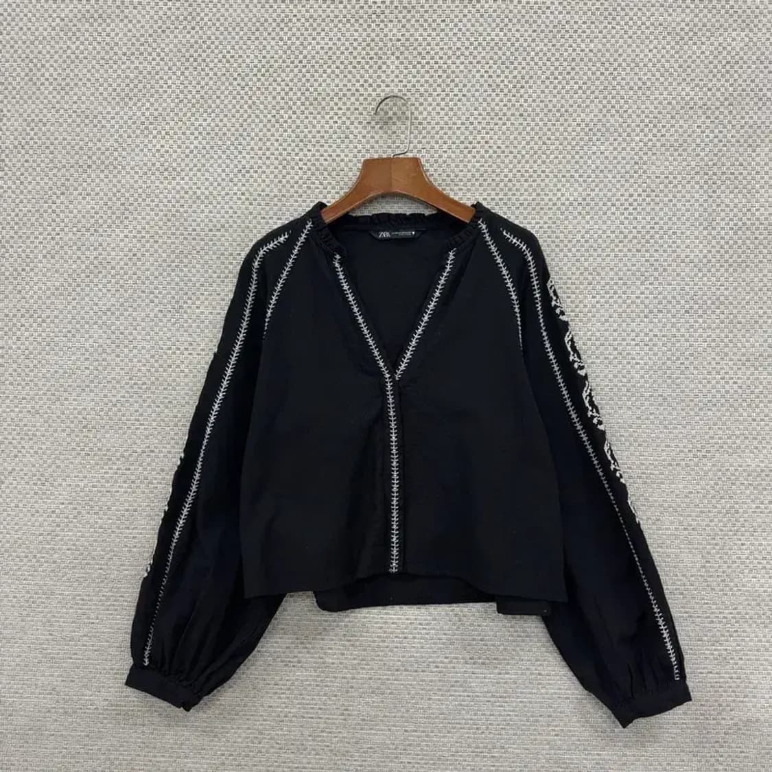 자라 ZARA 자수 크롭 브이넥 블라우스 90 D07600 상품이미지1
