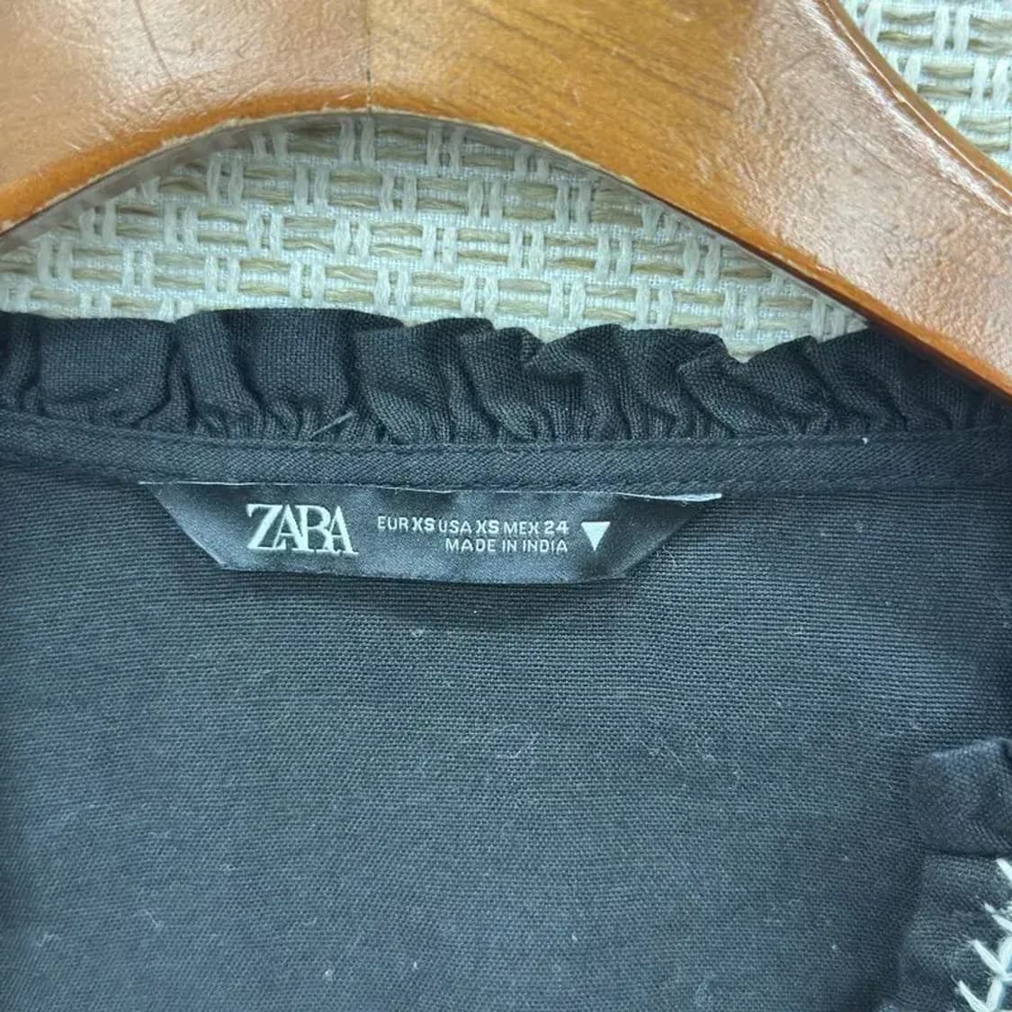 자라 ZARA 자수 크롭 브이넥 블라우스 90 D07600 상품이미지3