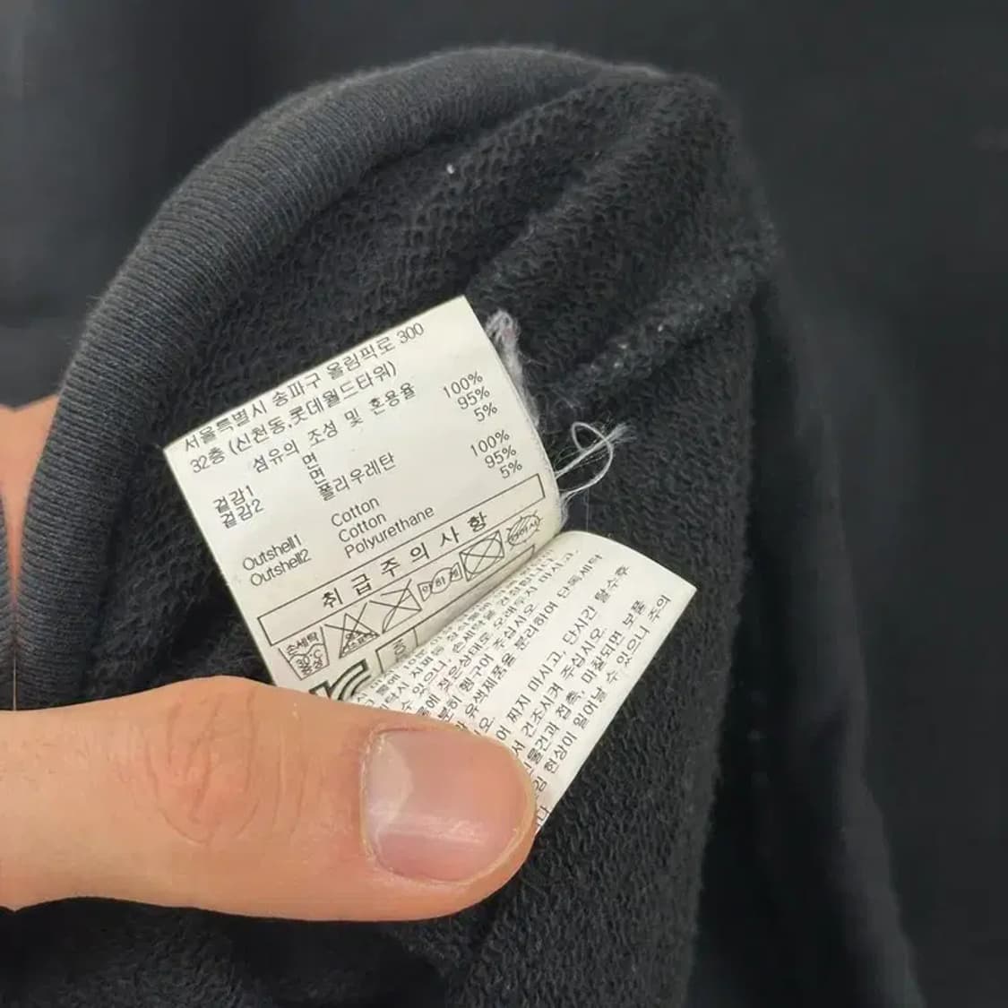 엄브로 블랙 오버핏 패치 긴팔티 롱슬리브 105 D07661 상품이미지4