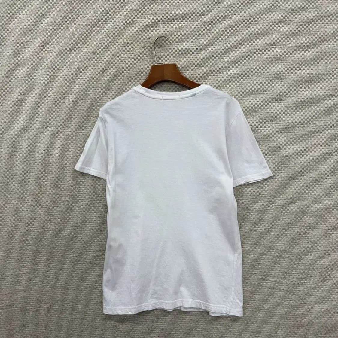 게스 화이트 캐주얼 반팔티 95 D07670 상품이미지2
