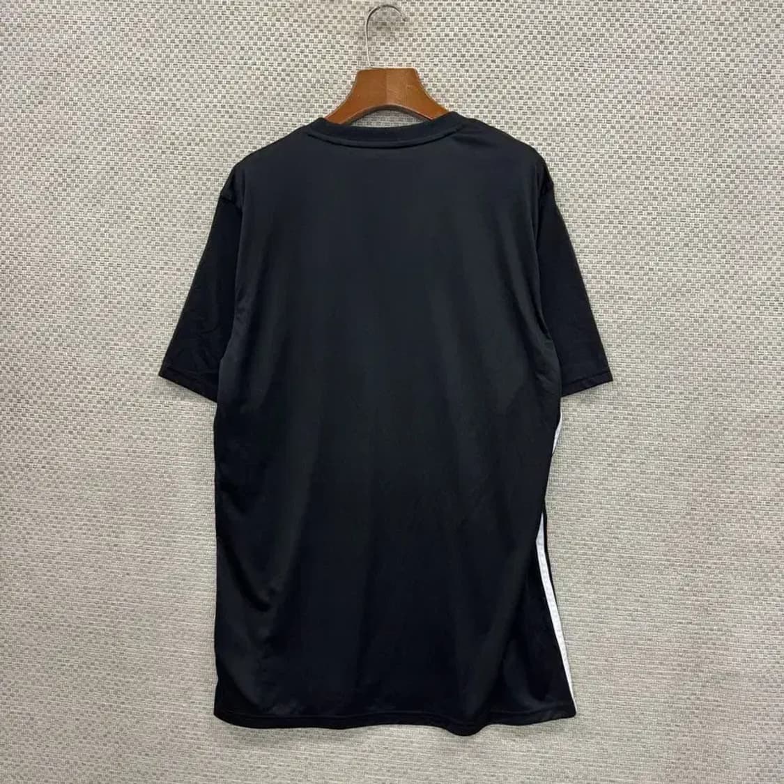 아디다스 슬림핏 기능성 블랙 운동 반팔티 105 D09706 상품이미지2