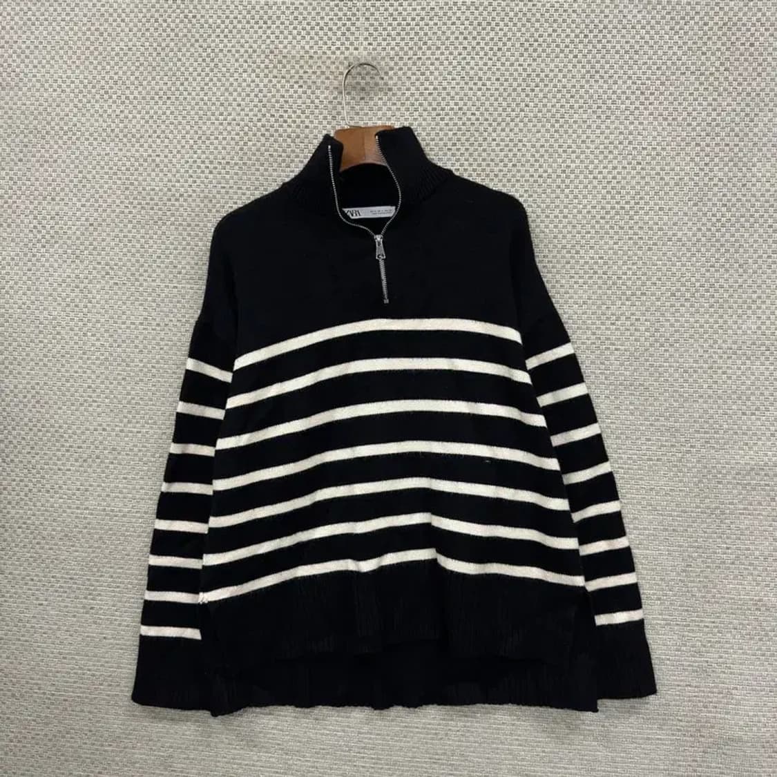 자라 ZARA 블랙 스트라이프 여자 반집업 반폴라 니트 95 D10633 상품이미지1