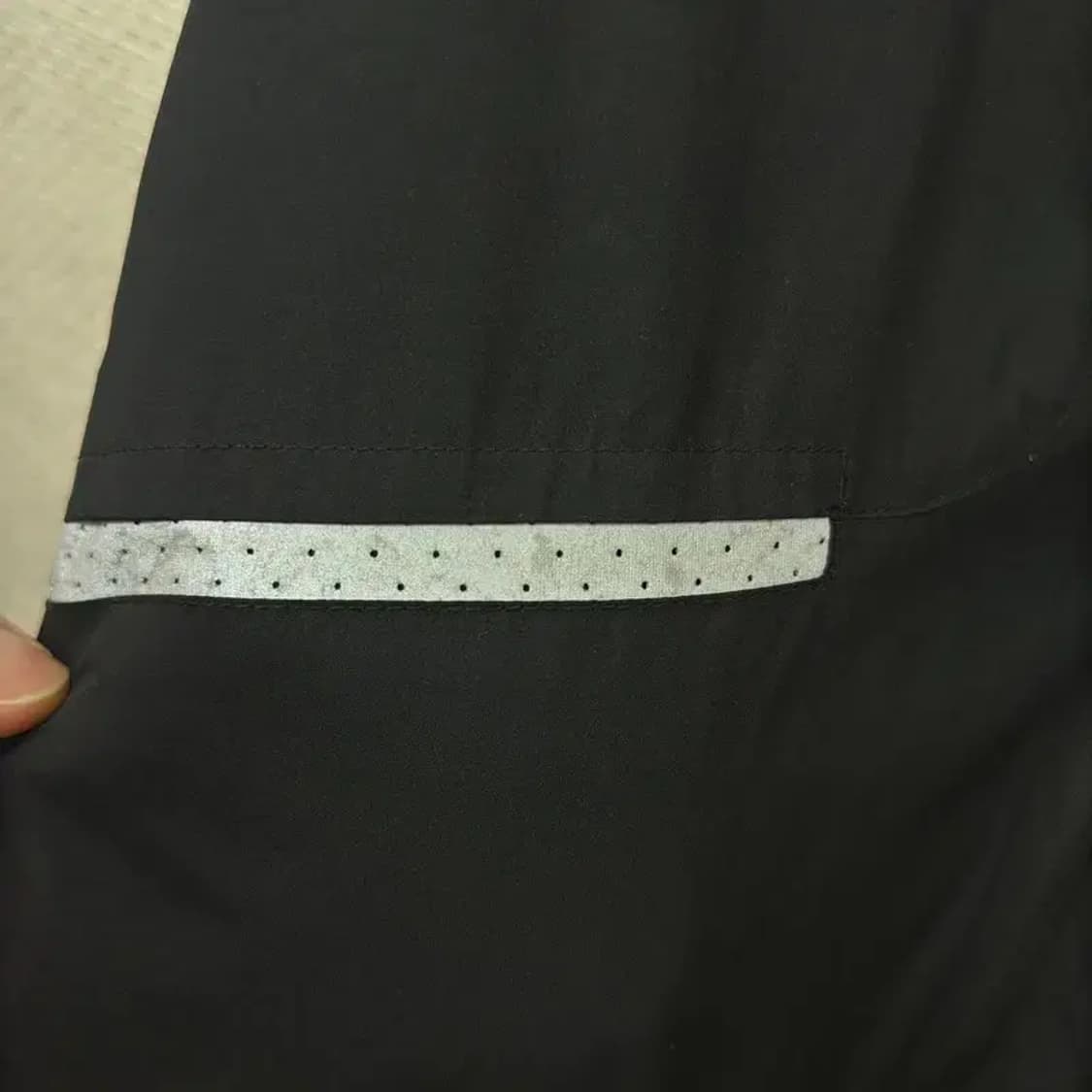 아식스 블랙 캐주얼 바람막이 105 D10646 상품이미지6