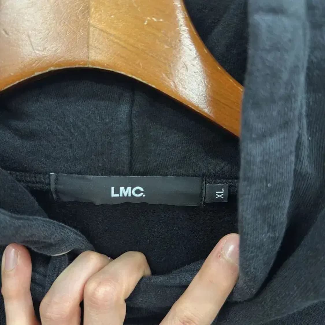 LMC 블랙 프린팅 약기모 오버핏 후드티 105 D10889 상품이미지3