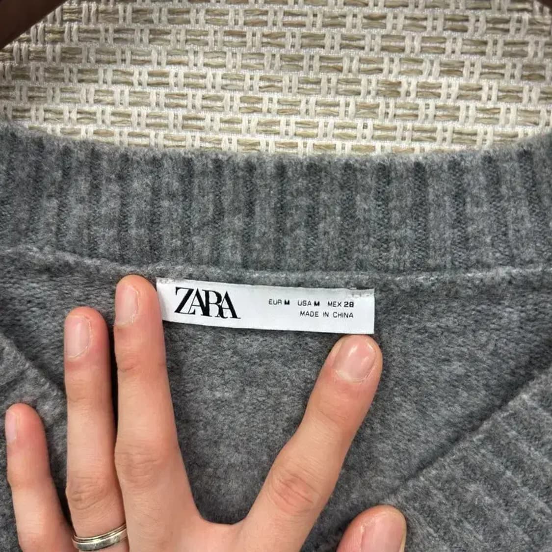 자라 ZARA 캐쥬얼 브이넥 오버핏 니트 95 D11757 상품이미지3