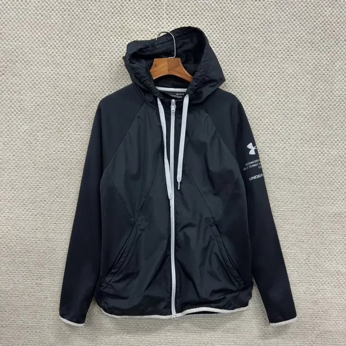 언더아머 런닝 블랙 바람막이 95 D11919 상품이미지1