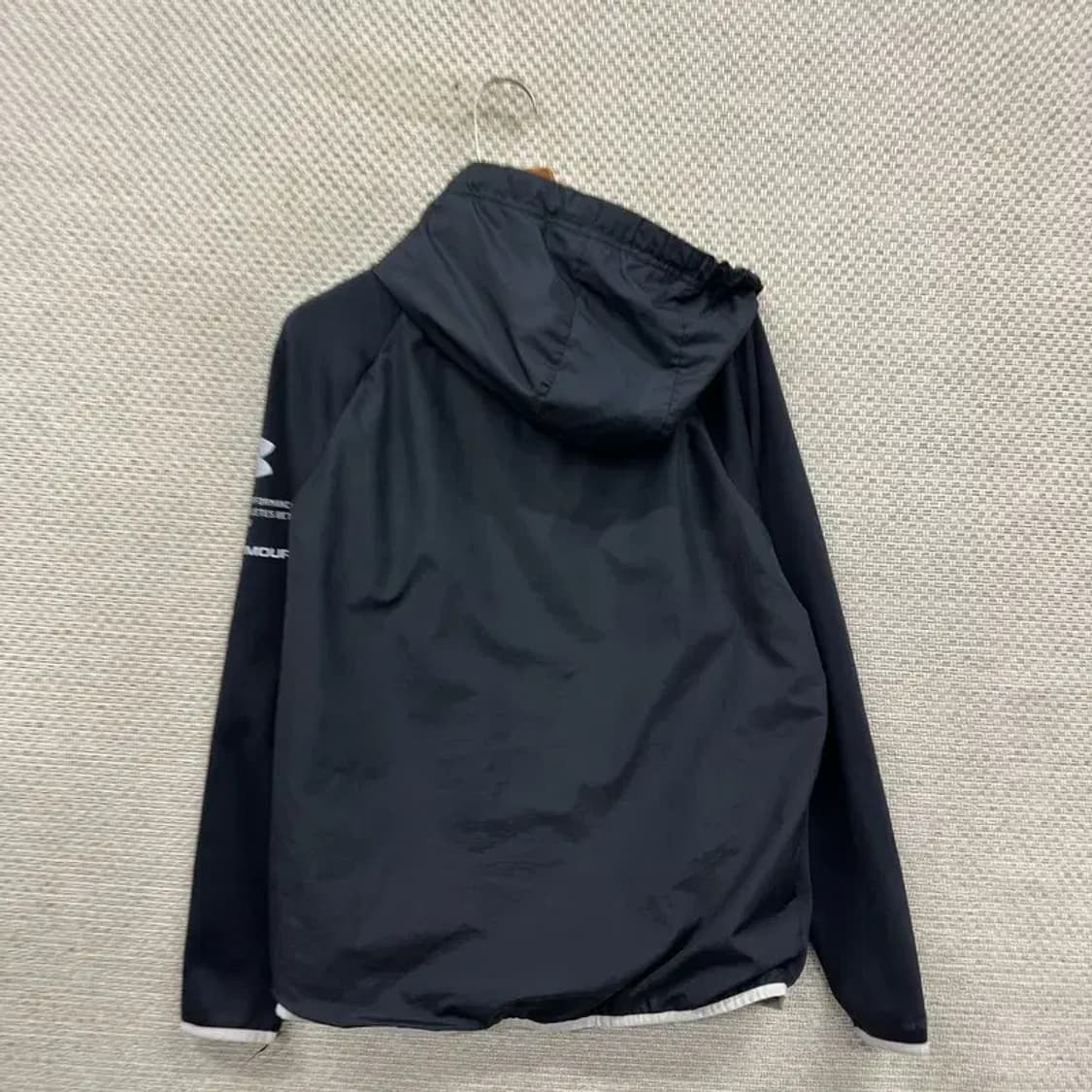 언더아머 런닝 블랙 바람막이 95 D11919 상품이미지2