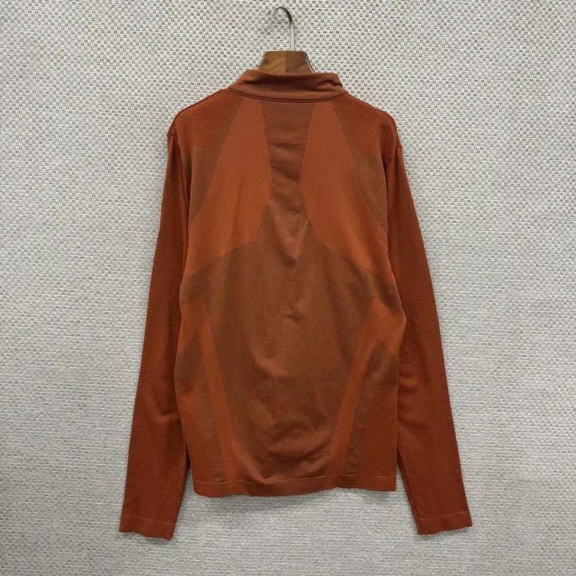 네파 아웃도어 자수로고 반집업 긴팔티 95 D11996 상품이미지2