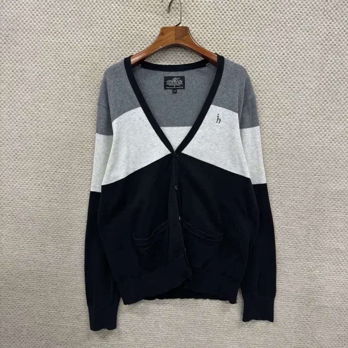 헤지스 캐쥬얼 브이넥 자수로고 가디건 100 D12162 상품이미지1