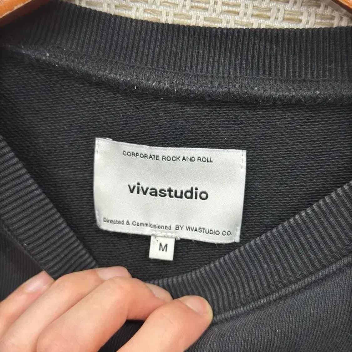 비바스튜디오 캐쥬얼 프린팅로고 오버핏 맨투맨 95 D12237 상품이미지3