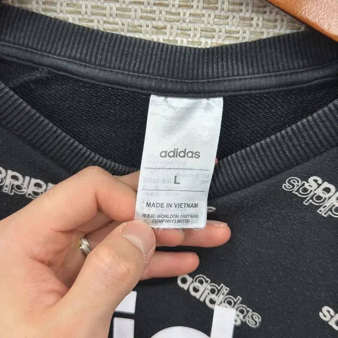 아디다스 캐쥬얼 명암 패턴 빈티지 맨투맨 100 D12243 상품이미지3