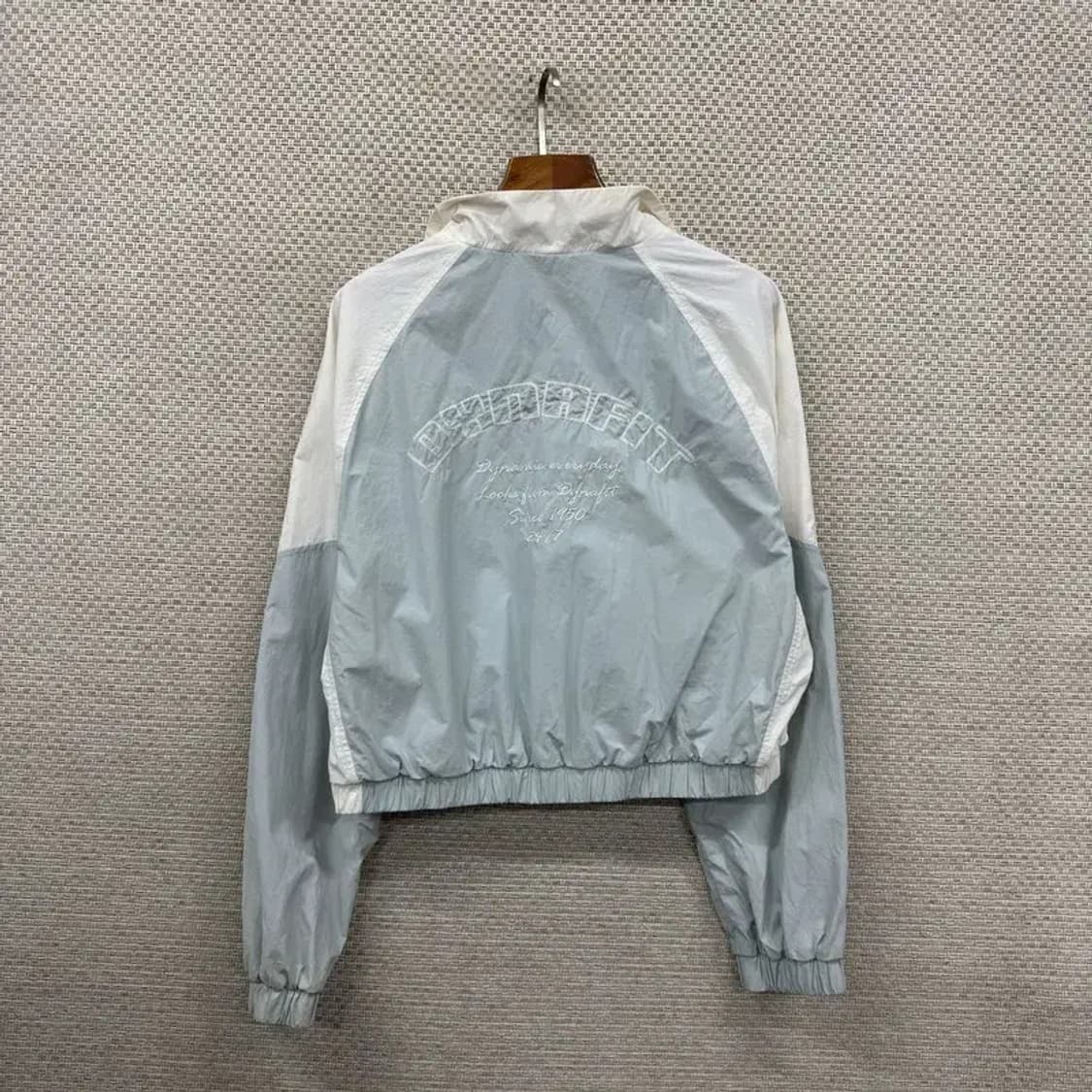 다이나핏 캐쥬얼 크롭 바람막이 집업 90 D12240 상품이미지2