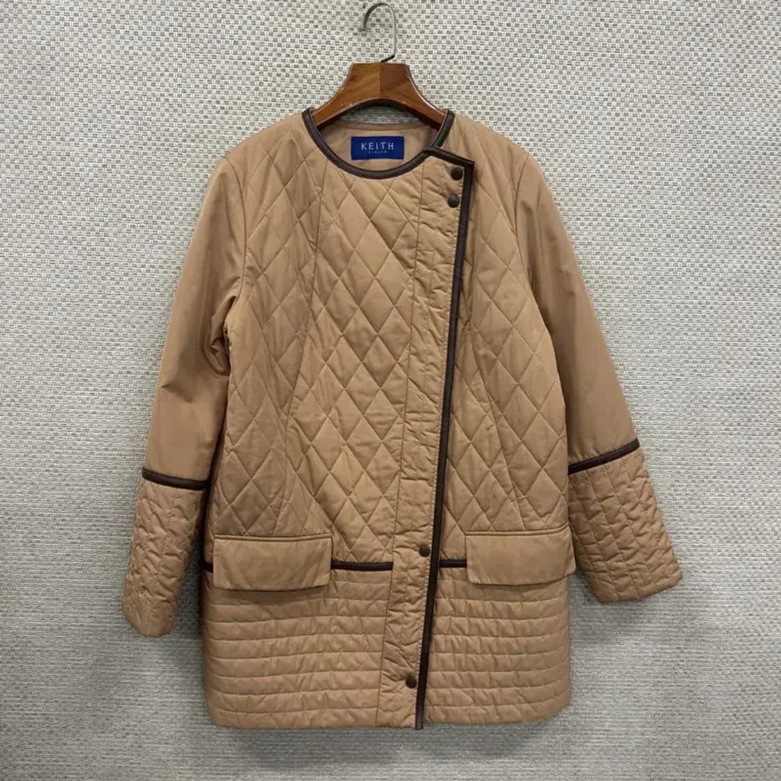 케이스 캐쥬얼 라운드넥 경량패딩 코트 95 A00007 상품이미지1