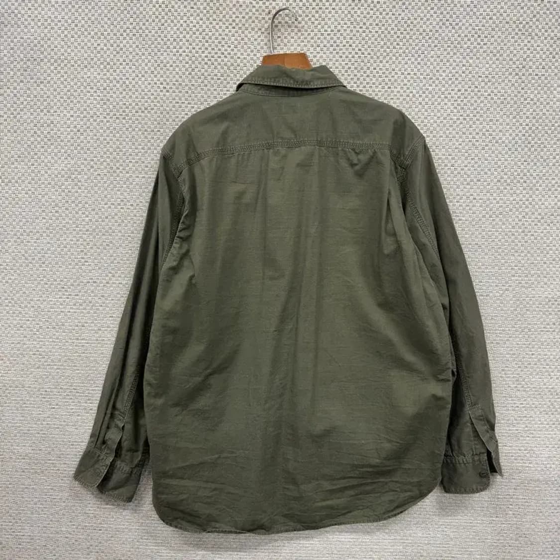 유니클로 캐쥬얼 듀얼포켓 카키 셔츠 105 A00014 상품이미지2