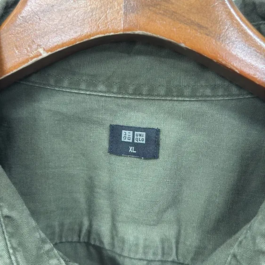 유니클로 캐쥬얼 듀얼포켓 카키 셔츠 105 A00014 상품이미지3