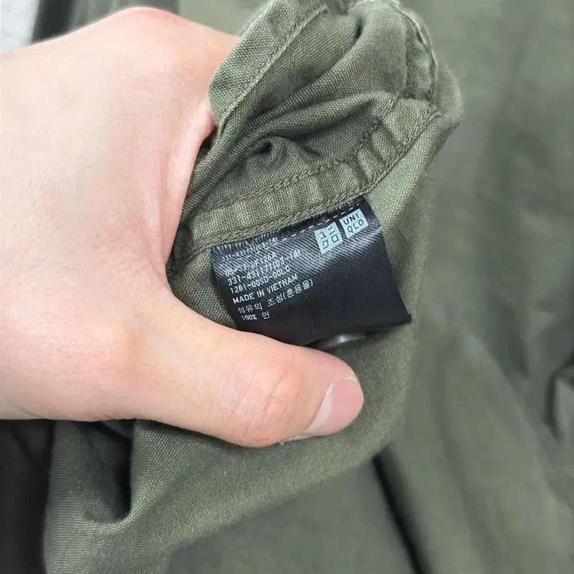 유니클로 캐쥬얼 듀얼포켓 카키 셔츠 105 A00014 상품이미지4
