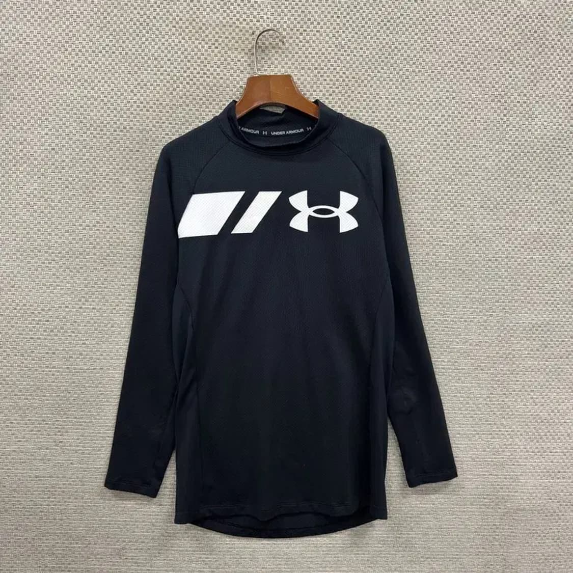 언더아머 라운드넥 빅로고 롱슬리브 긴팔티 95 A00094 상품이미지1