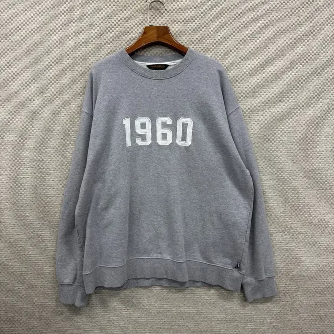 유니폼브릿지 자수로고 오버핏 맨투맨 105 A00104 상품이미지1