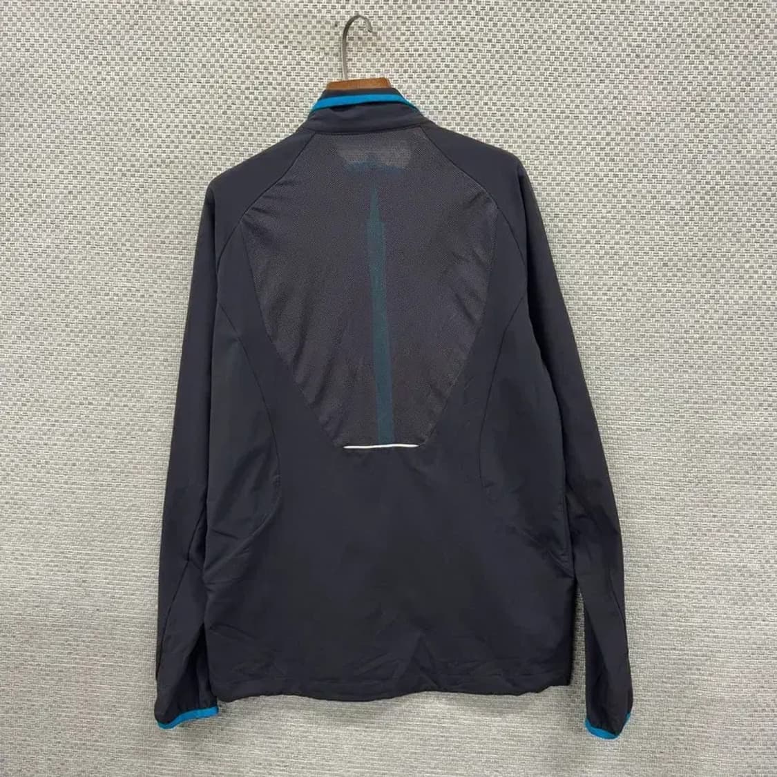 데상트 아웃도어 등산 홑겹 집업 95 A00243 상품이미지2