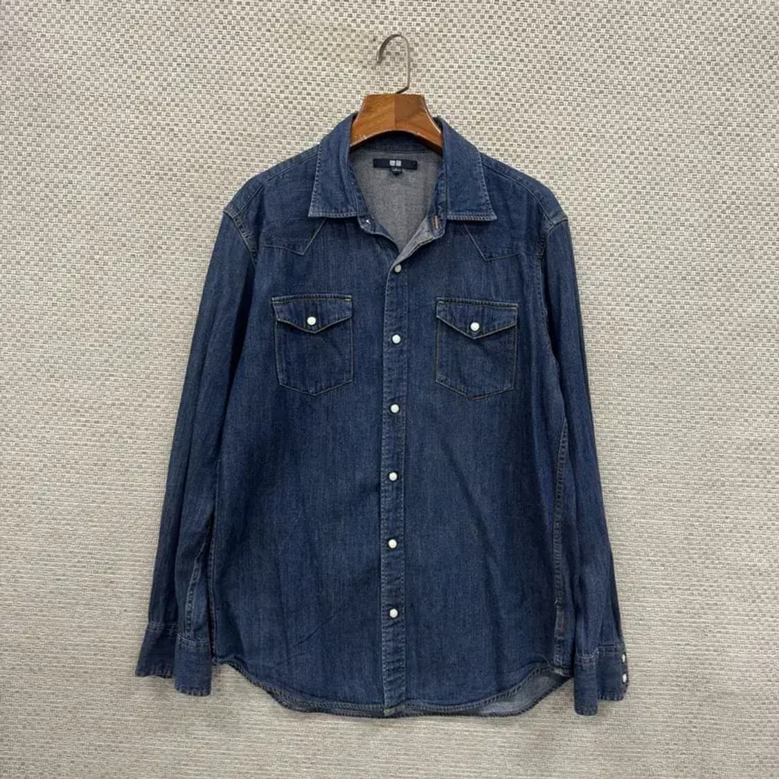 유니클로 캐쥬얼 듀얼포켓 데님 청셔츠 100 A00331 상품이미지1