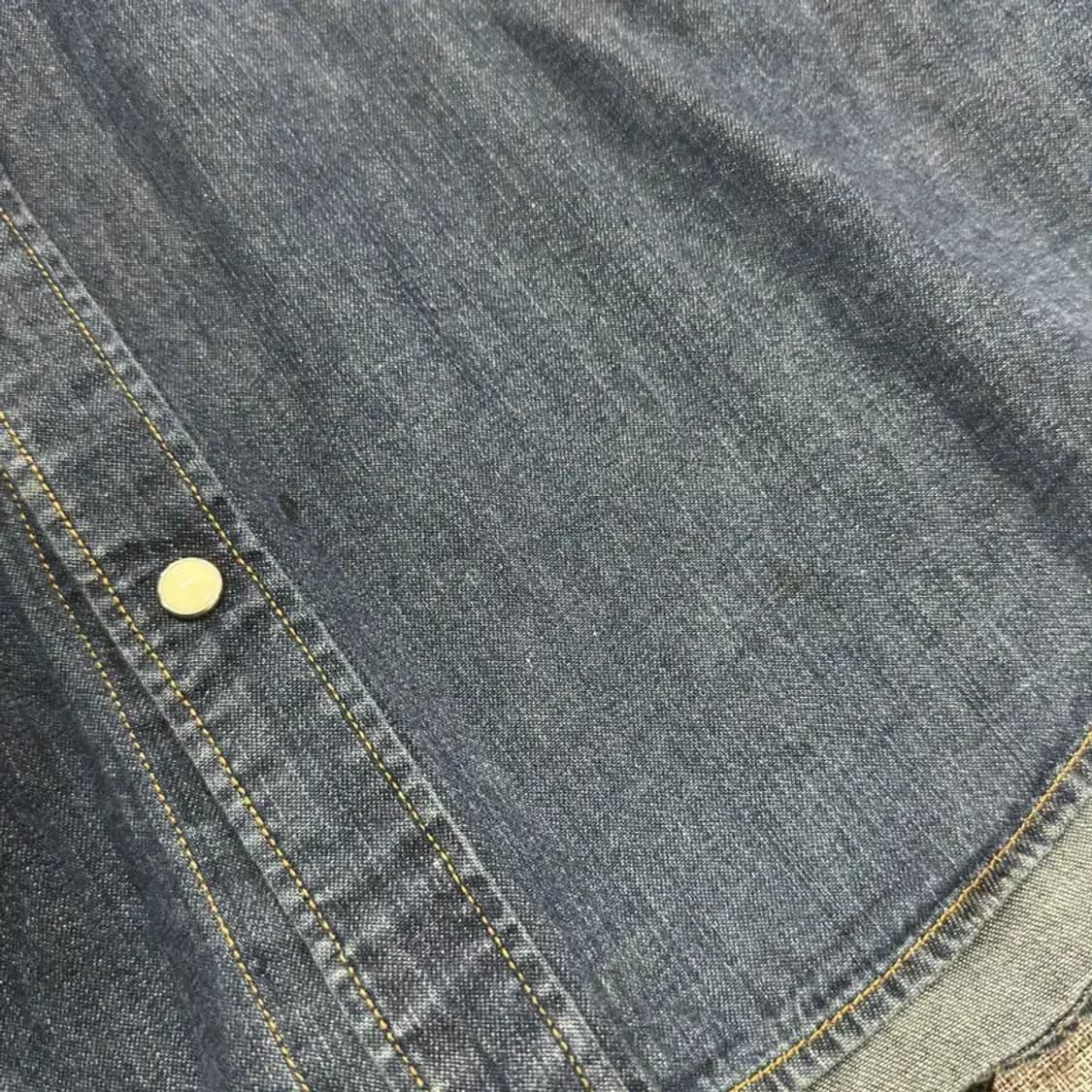 유니클로 캐쥬얼 듀얼포켓 데님 청셔츠 100 A00331 상품이미지5