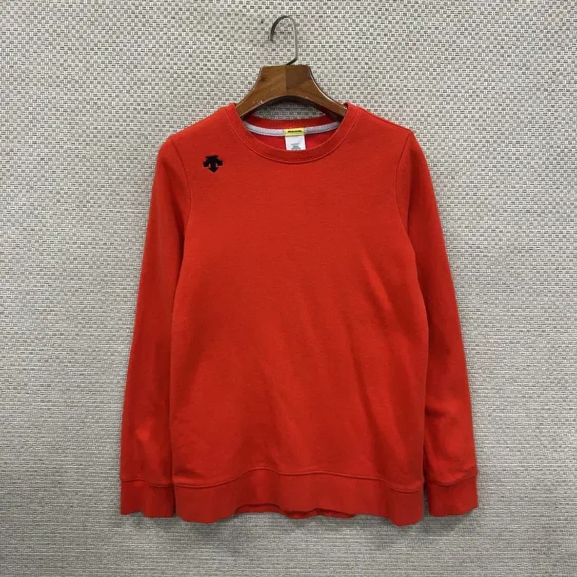 데상트 캐쥬얼 자수로고 맨투맨 90 A00340 상품이미지1