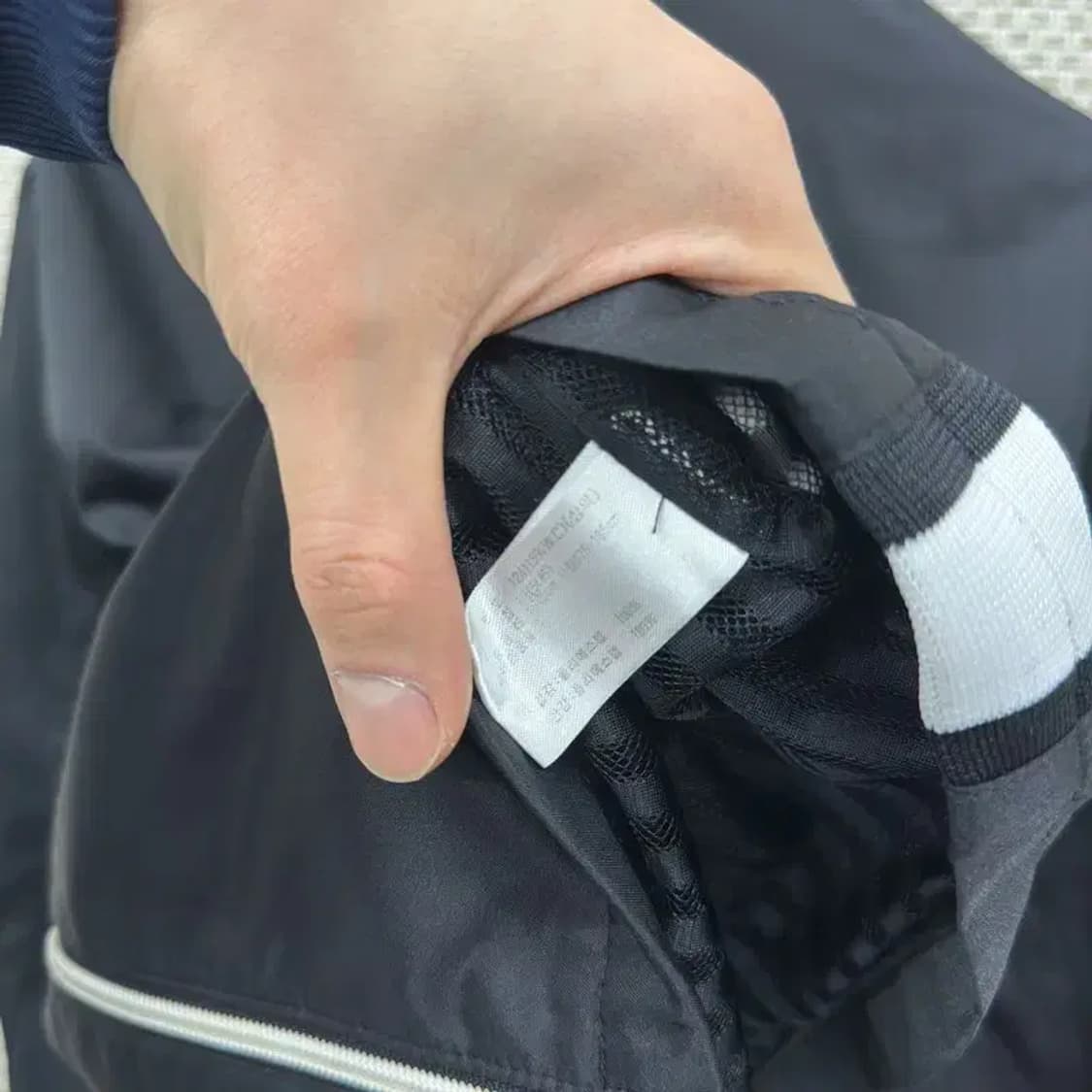 아식스 올드스쿨 화이트라인 바람막이 자켓 105 A00346 상품이미지4