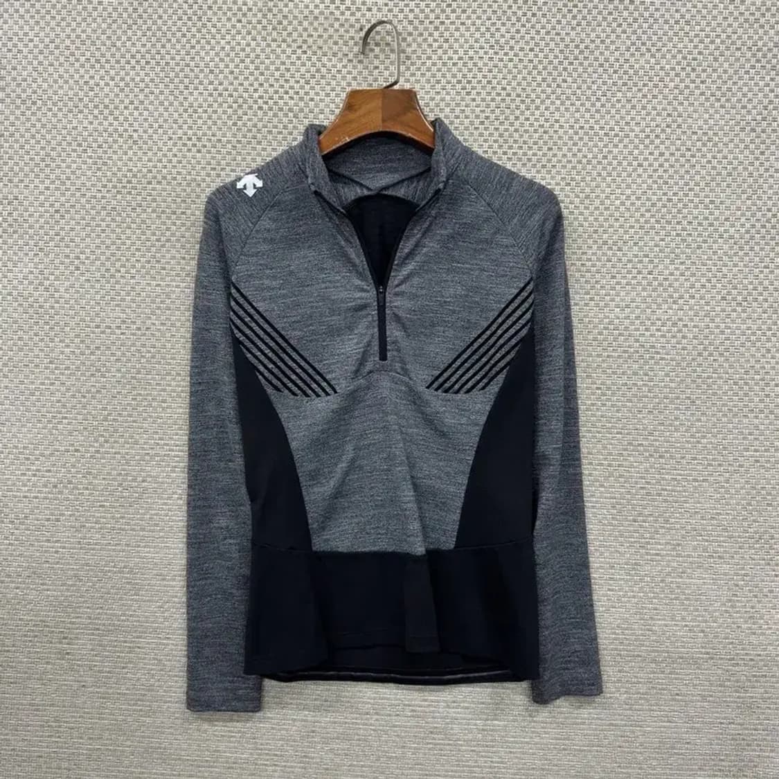 데상트 아웃도어 등산 반집업 기능성 긴팔 티 90 A00426 상품이미지1