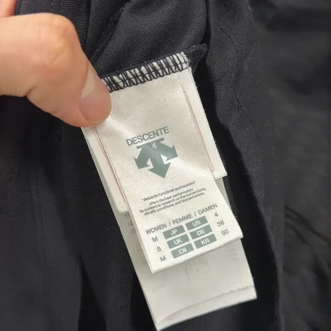 데상트 아웃도어 등산 반집업 기능성 긴팔 티 90 A00426 상품이미지3