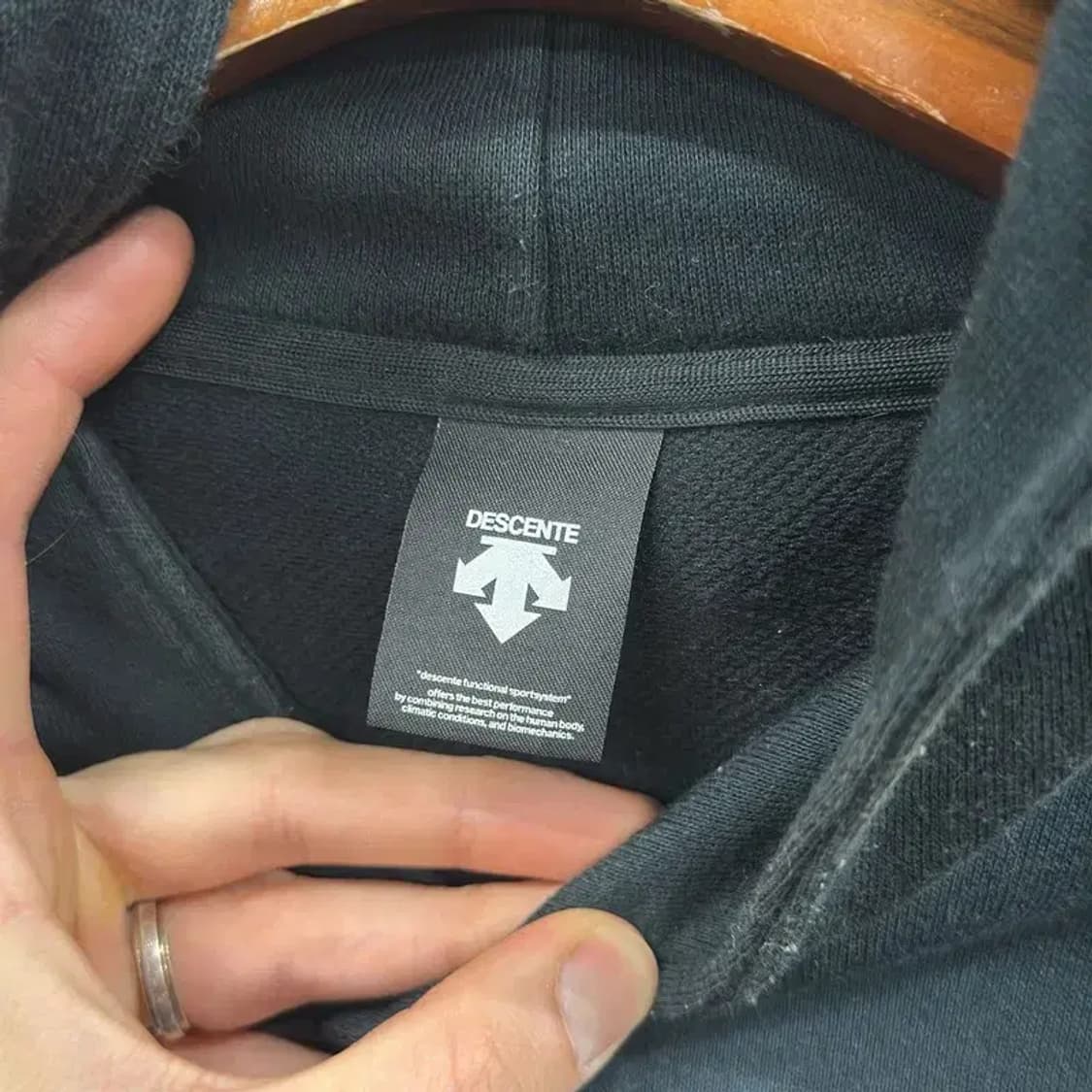 데상트 캐주얼 자수로고 후드티 100 A00582 상품이미지3