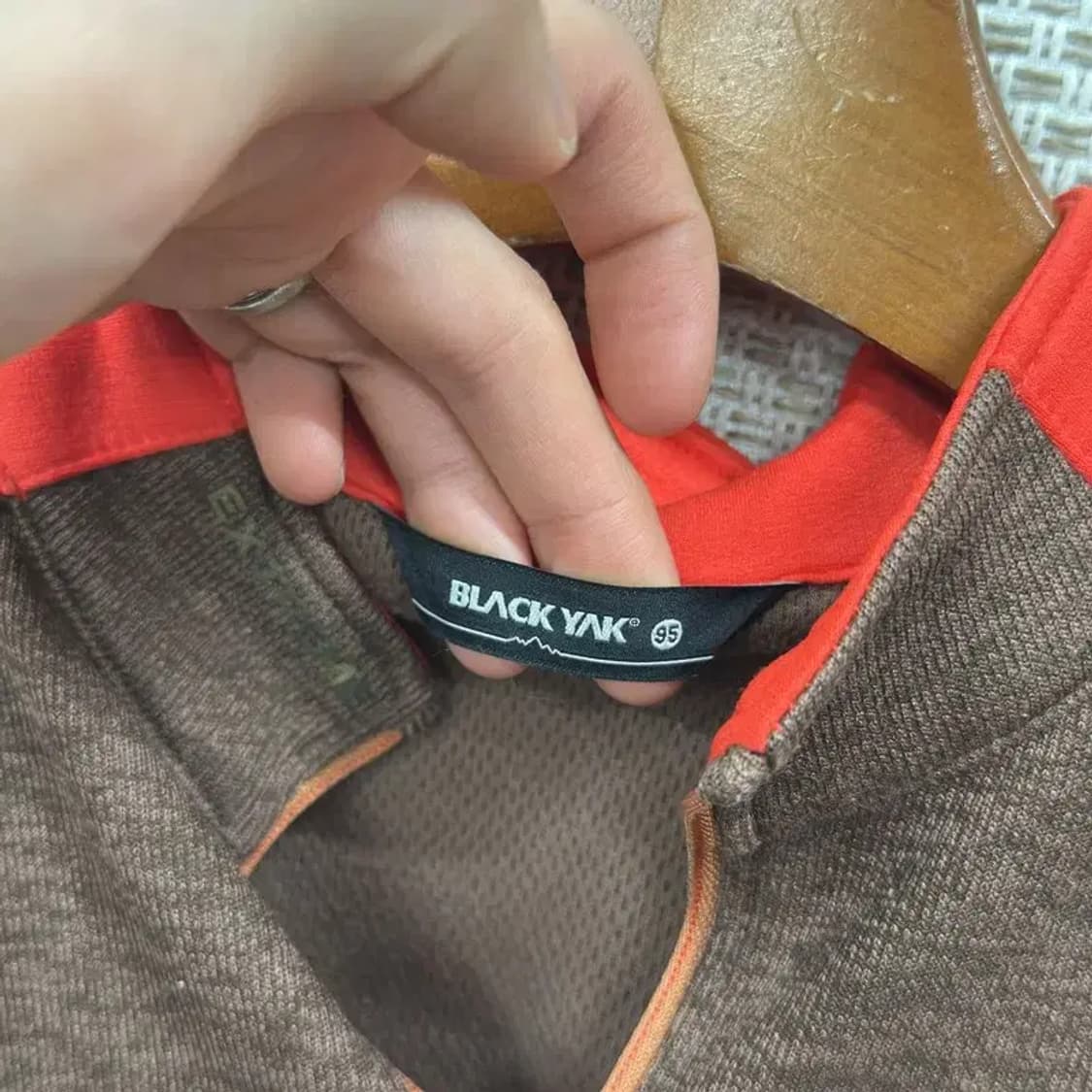 블랙야크 아웃도어 자수로고 약기모 긴팔티 95 A00892 상품이미지3