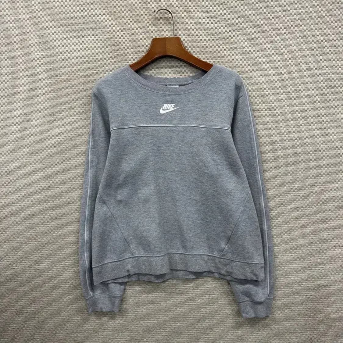 나이키 캐주얼 센터로고 크롭 스웻셔츠 맨투맨 M A00901 상품이미지1