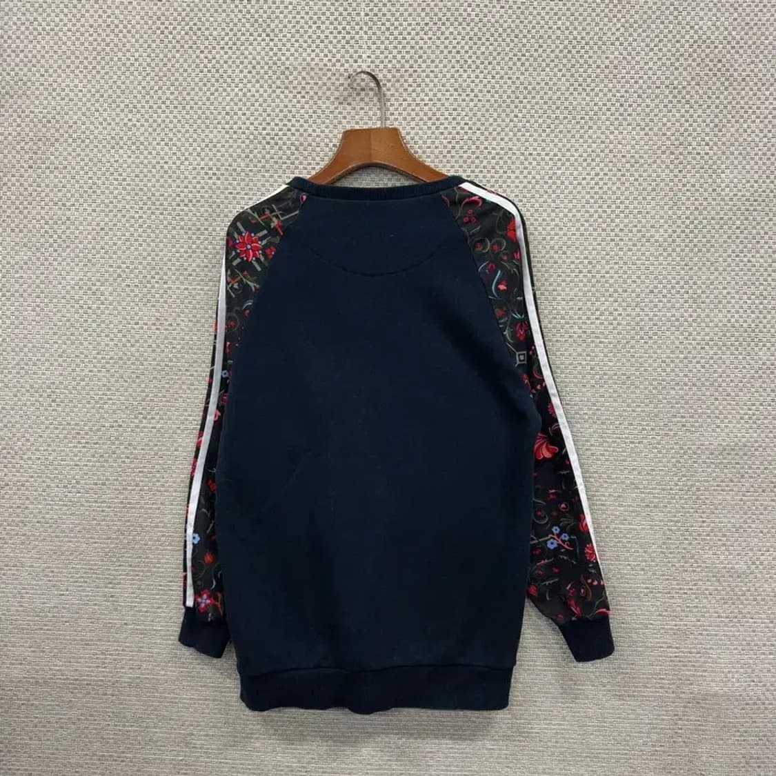 아디다스 캐주얼 프린팅로고 스웻셔츠 맨투맨 85 A01290 상품이미지2