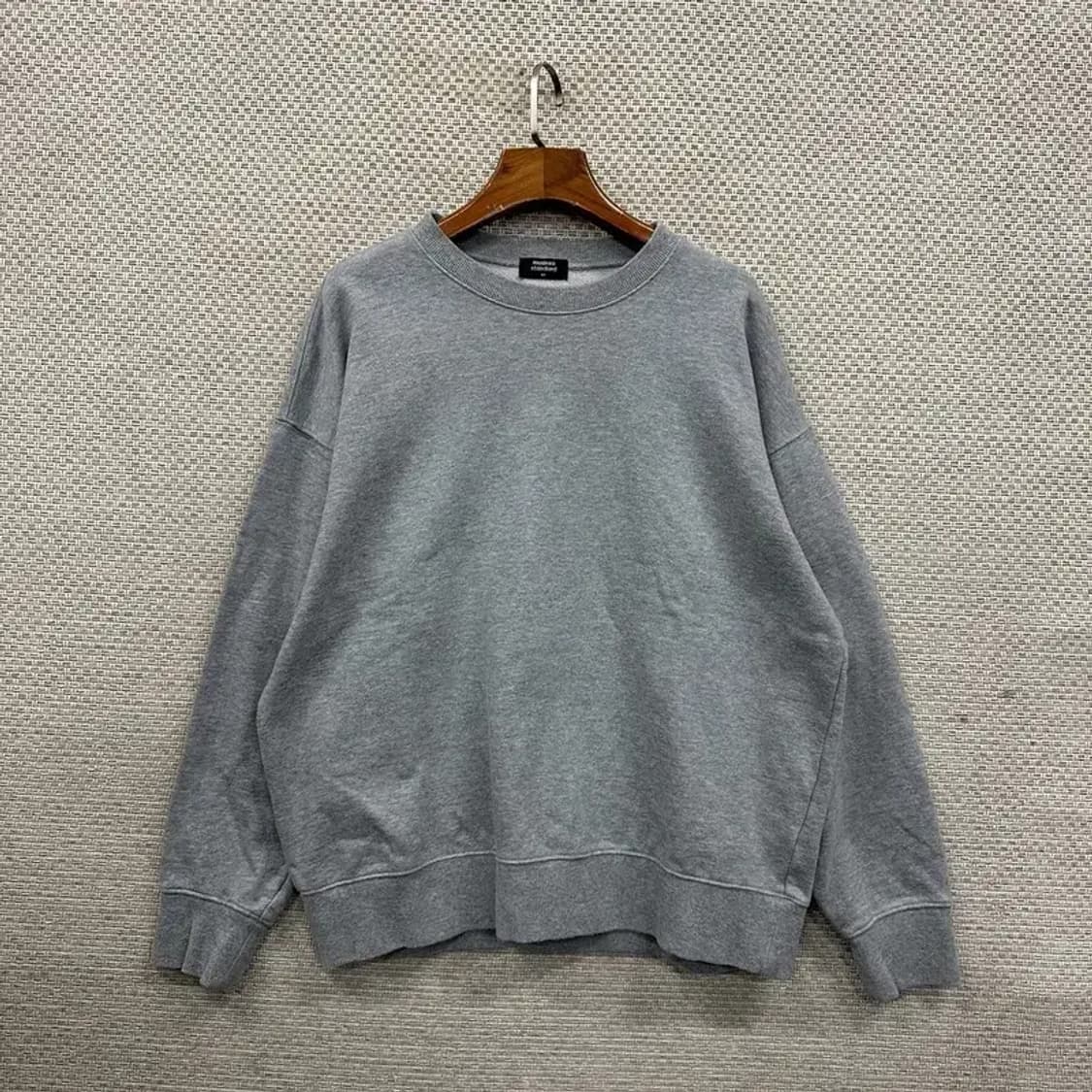 무신사스탠다드 캐주얼 그레이 오버핏 맨투맨 M A01572 상품이미지1