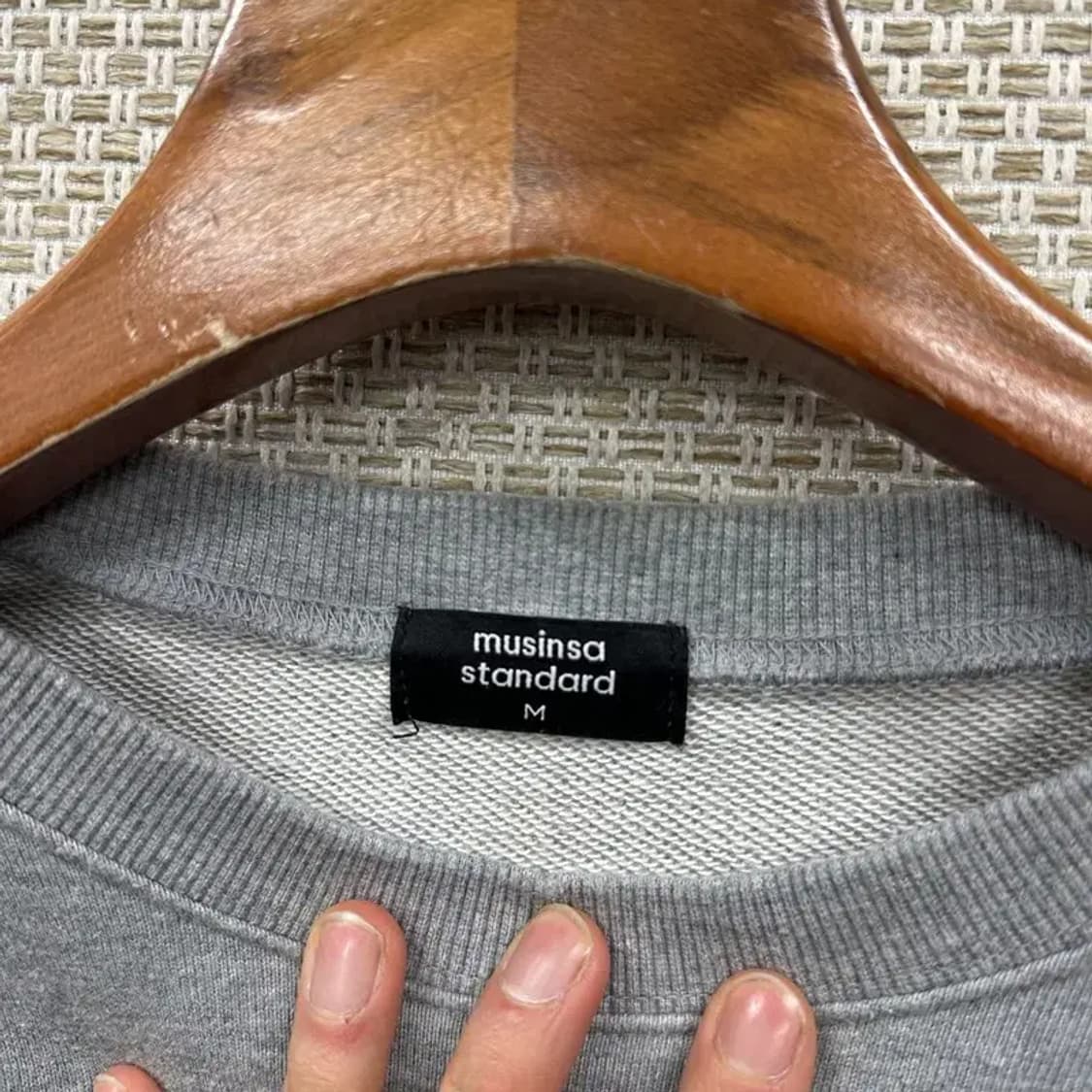 무신사스탠다드 캐주얼 그레이 오버핏 맨투맨 M A01572 상품이미지3
