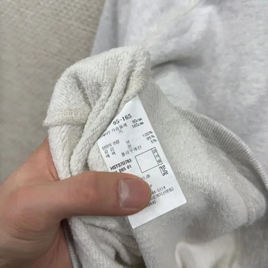 헤지스 캐주얼 자수로고 약기모 크롭 스웻셔츠 맨투맨 95 A01666 상품이미지4