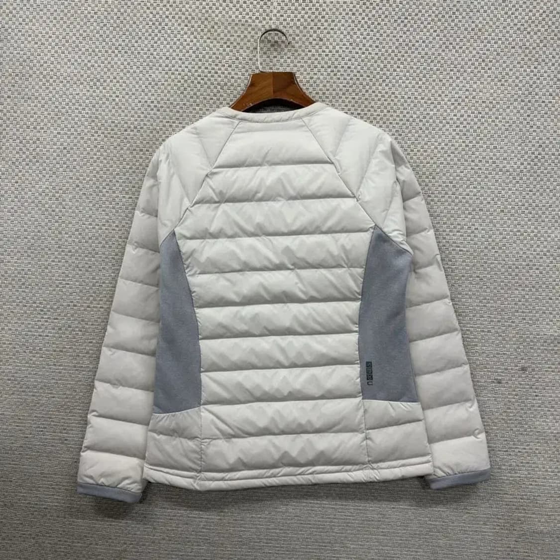 몽벨 아웃도여 여성 경량 패딩 점퍼 95 A01670 상품이미지2