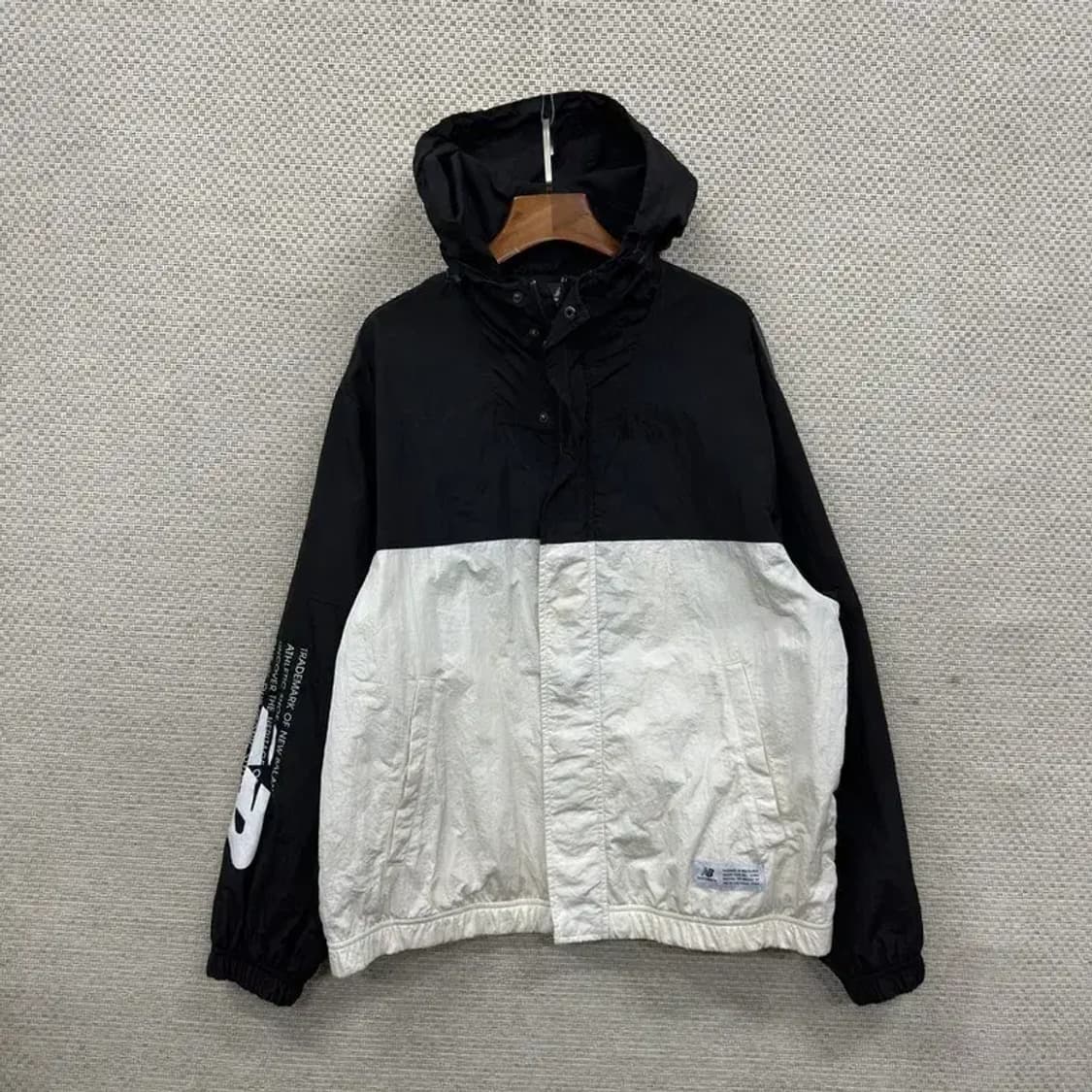 뉴발란스 캐주얼 배색 윈드러너 바람막이 자켓 L A01913 상품이미지1