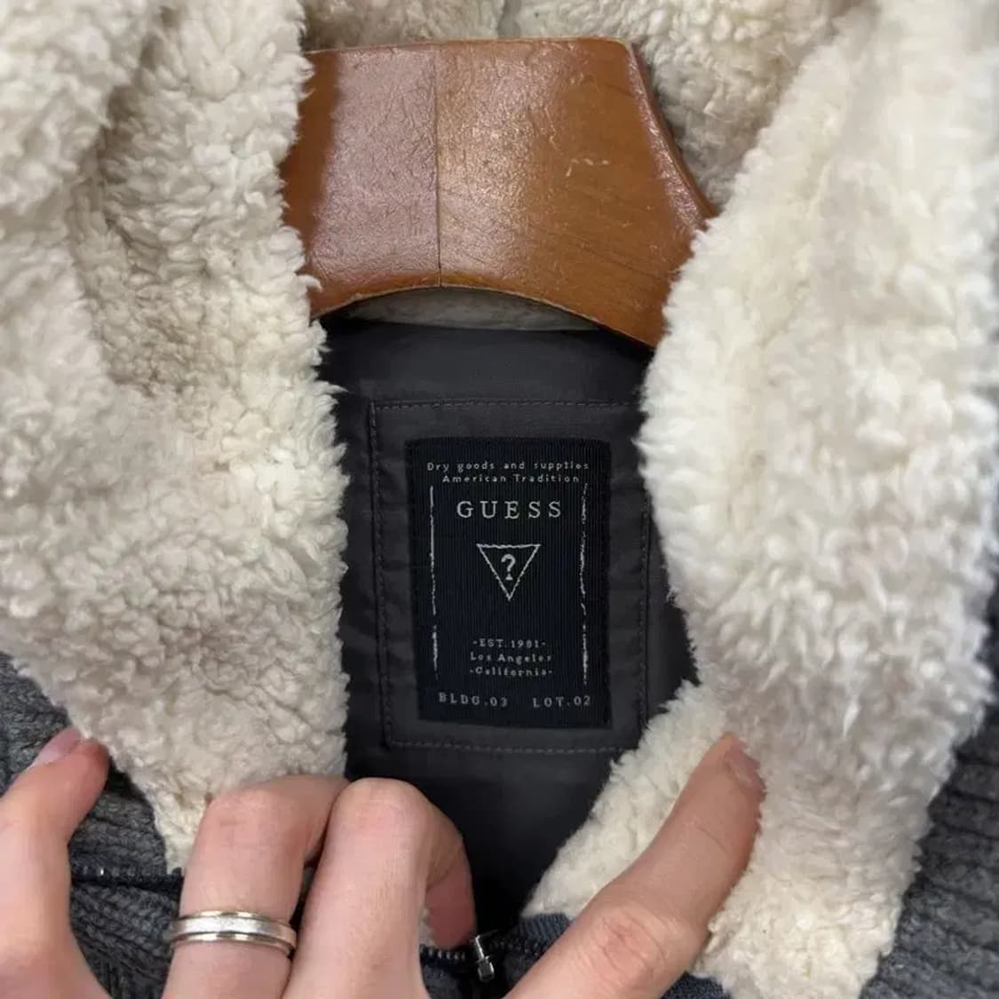 게스 캐주얼 패치로고 방풍 울 니트 후드집업 XS A02077 상품이미지3