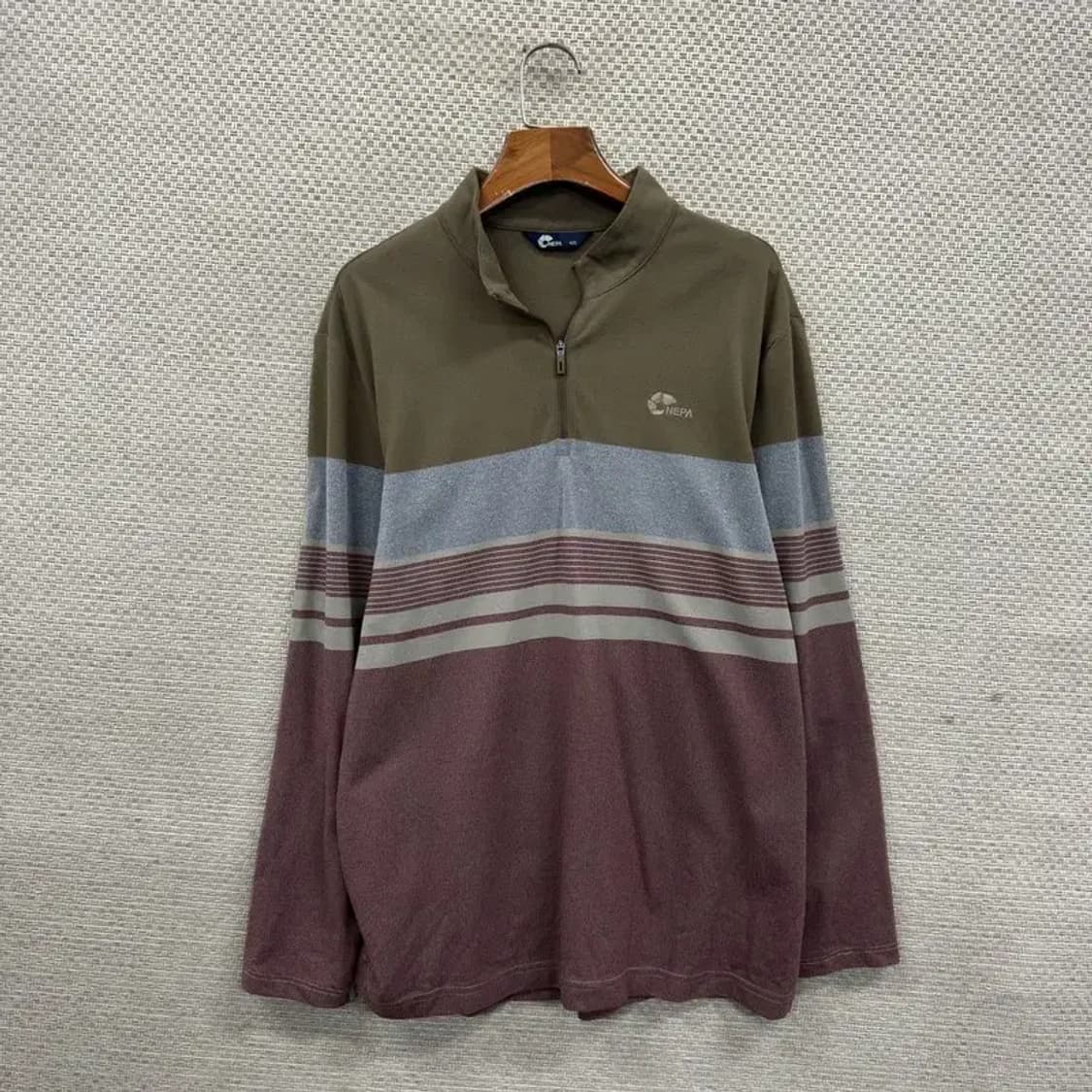 네파 아웃도어 자수로고 반집업 긴팔티 105 A02376 상품이미지1