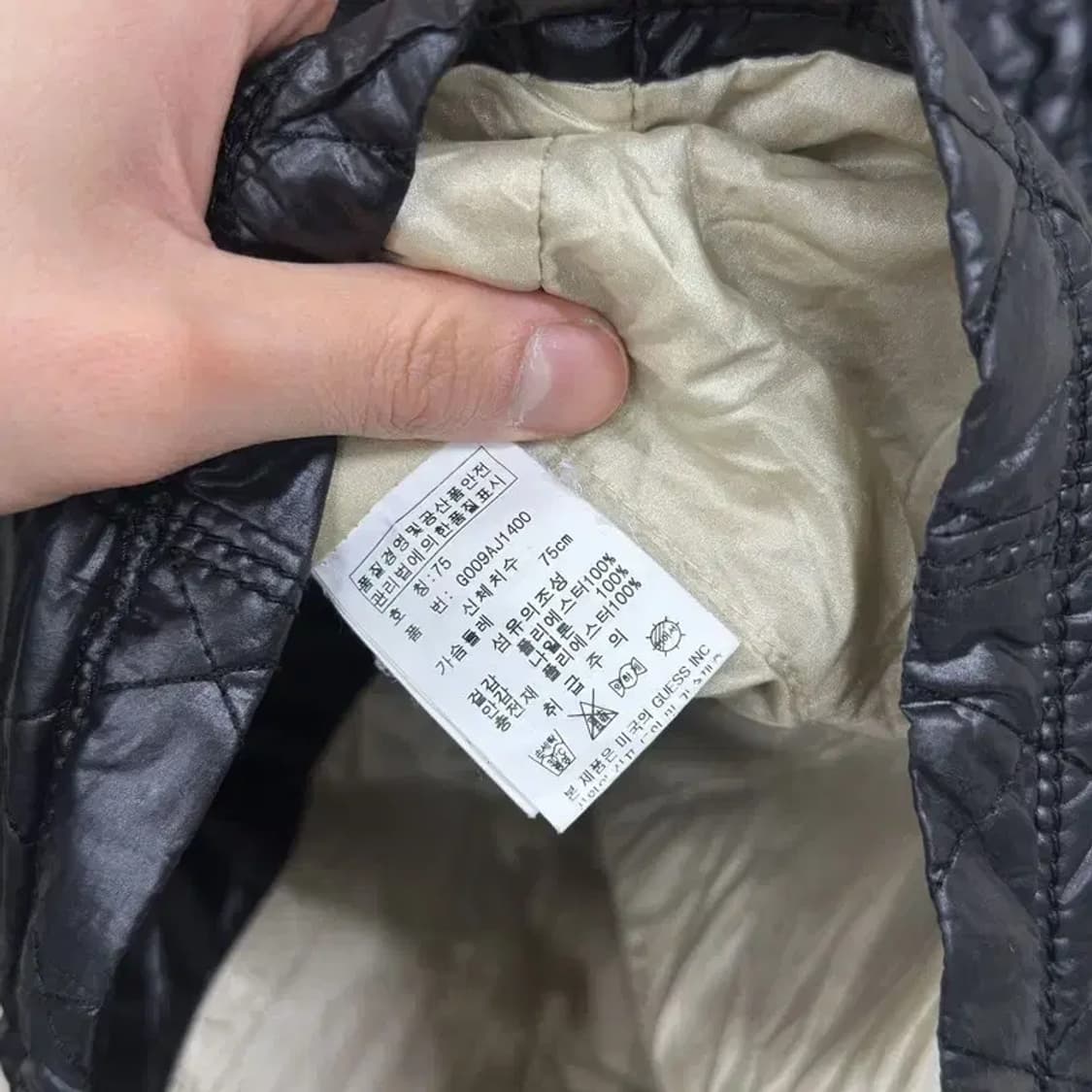 게스 금장로고 Y2K 퀄팅 경량 패딩 자켓 M A02458 상품이미지4