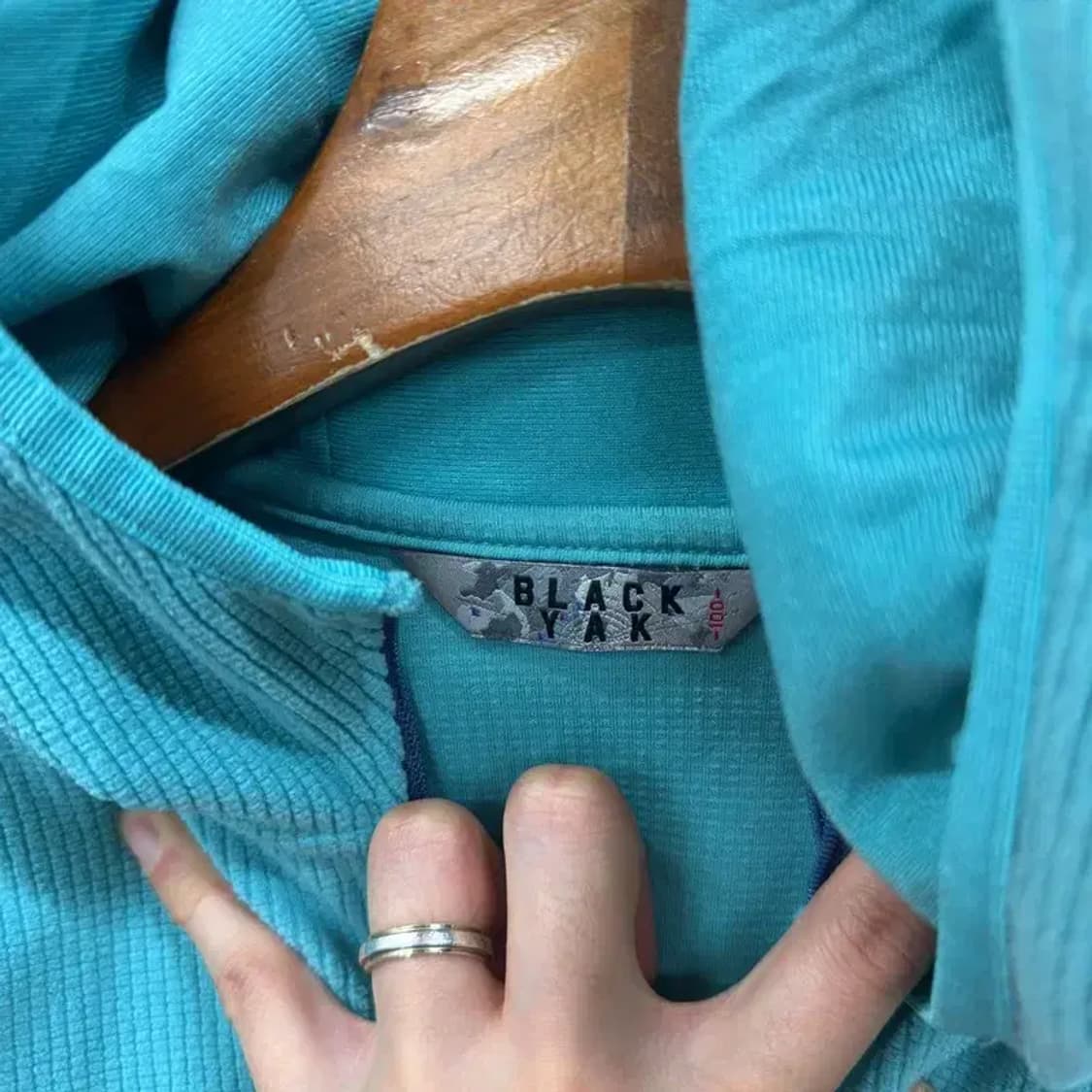 블랙야크 아웃도어 자수로고 후리스 반집업 후드티 100 A02465 상품이미지3