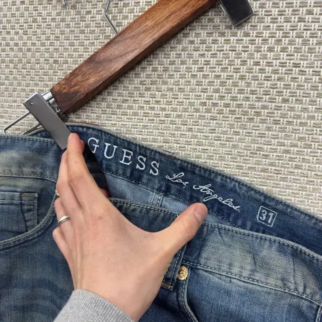 게스 금장로고 워싱 데님 청바지 31인치 A02479 상품이미지4