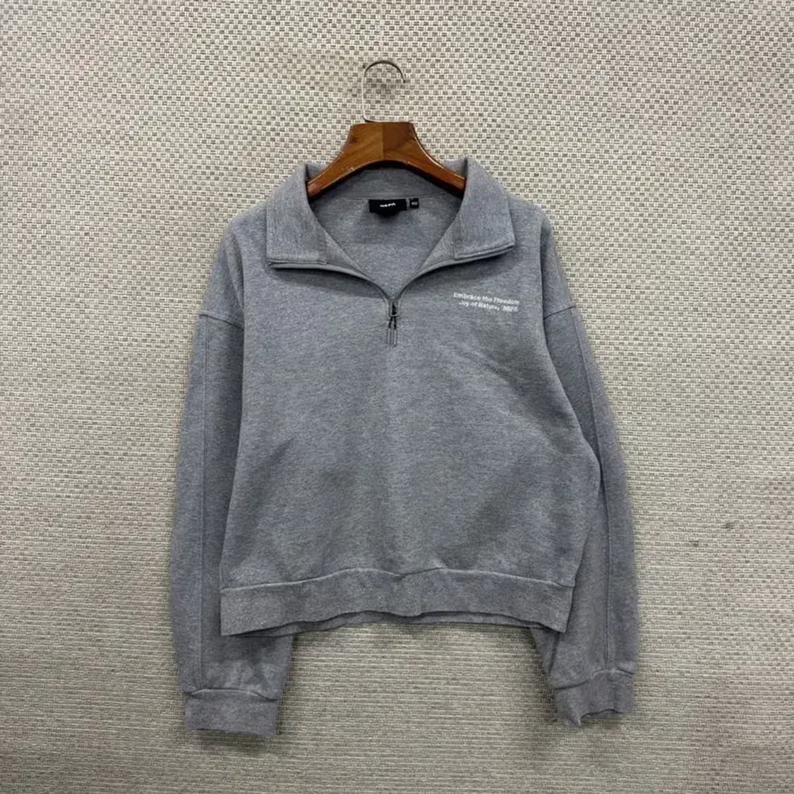 네파 캐주얼 자수 크롭 반집업 스웻셔츠 맨투맨 100 A02631 상품이미지1