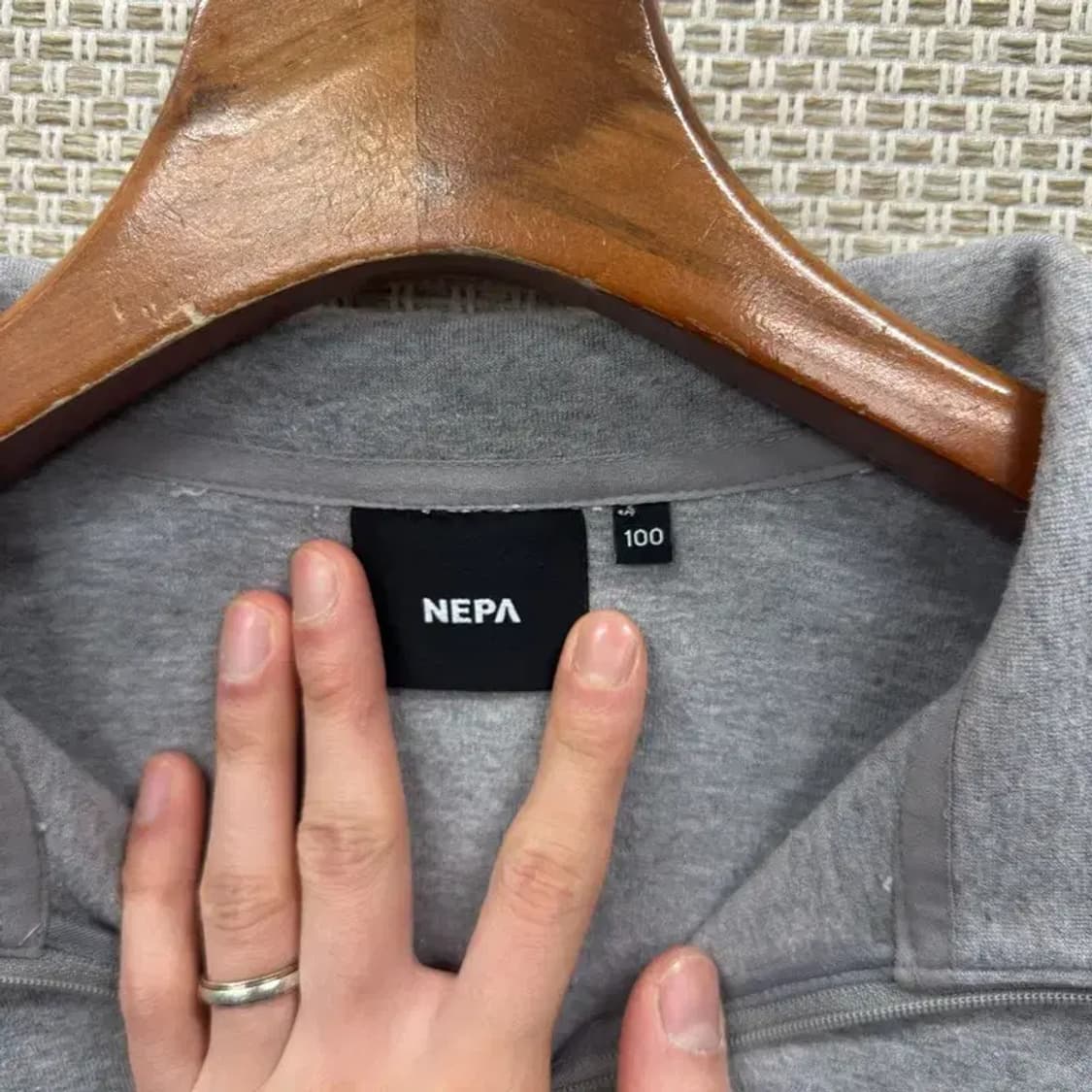 네파 캐주얼 자수 크롭 반집업 스웻셔츠 맨투맨 100 A02631 상품이미지3