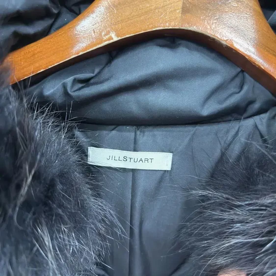 질스튜어트 너구리퍼 거위털 구스다운 롱 패딩 85 A02774 상품이미지3