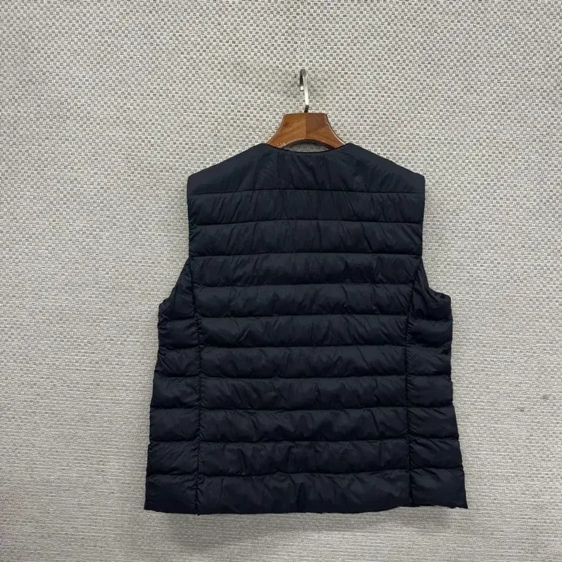 유니클로 캐주얼 경량 패딩 조끼 베스트 XL A02861 상품이미지2