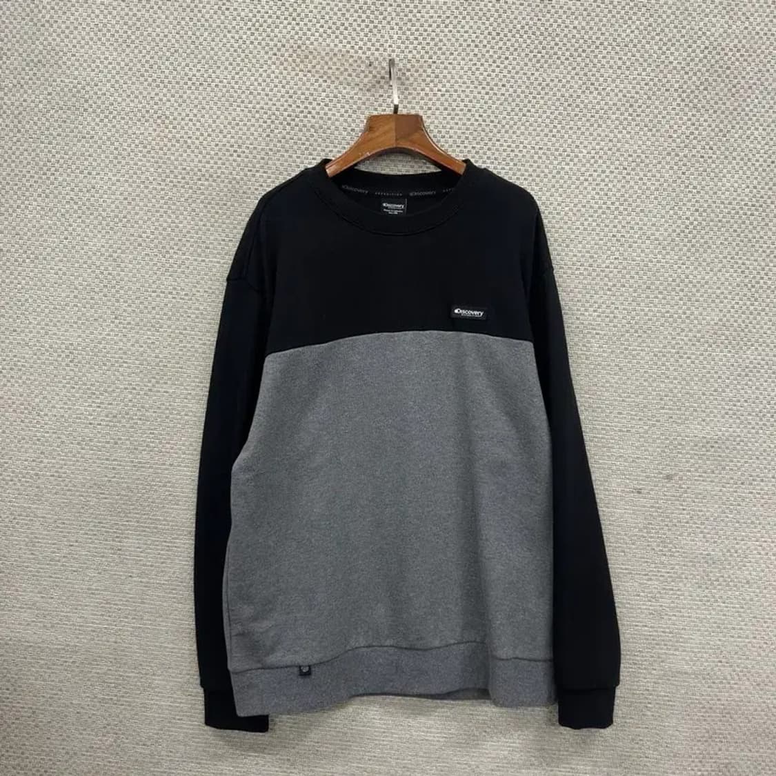 디스커버리 캐주얼 패치로고 스웻셔츠 맨투맨 100 A02857 상품이미지1